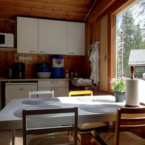 2021 uusittu valoisa keittiö 3. mökissä